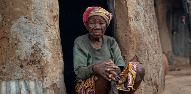Ghana : Dans l’enfer silencieux des “camps de sorcières” – l’histoire des femmes accusées et exilées