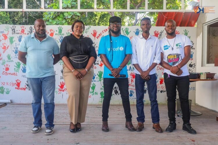 Jean Jean Roosevelt en visite à la Maison des Enfants et des Jeunes de l’Ouest