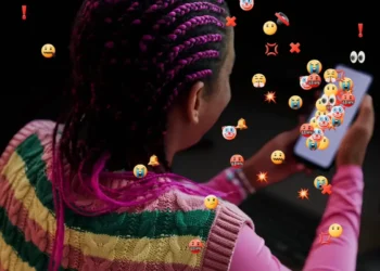 Violences numériques : une crise mondiale qui touche 1,8 milliard de femmes et de filles