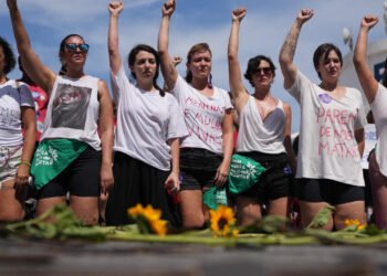 Brésil : à Rio, des milliers de femmes dénoncent une « épidémie de féminicides »