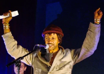 Le batteur et légende du reggae Sly Dunbar est mort à l’âge de 73 ans