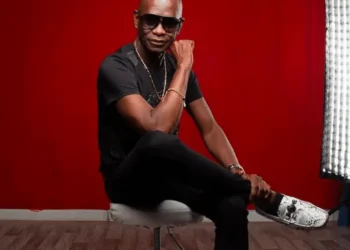 Avèk regrè n’ap di ou orevwa  :Hommage à Dieudonné Larose