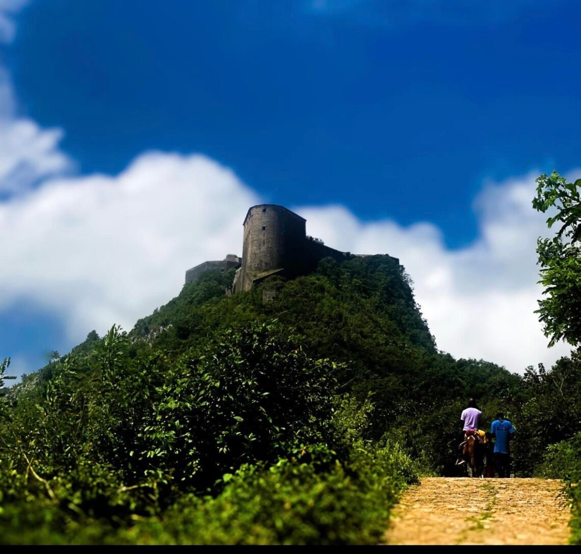 Citadelle Henri : la gestion des dépouilles au centre des soupçons, le maire de Milot en garde à vue