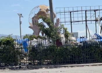 Place Trois Mains : la dégradation d’un symbole sous le regard des autorités