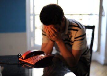 Précarité financière : comment les difficultés économiques fragilisent notre santé mentale