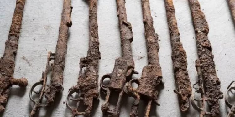 Grande-Rivière-du-Nord : des armes anciennes exhumées sur un chantier, des expertises attendues