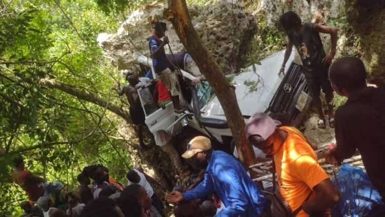 Route du Borgne : plusieurs morts après la chute d’un rocher sur un véhicule de transport