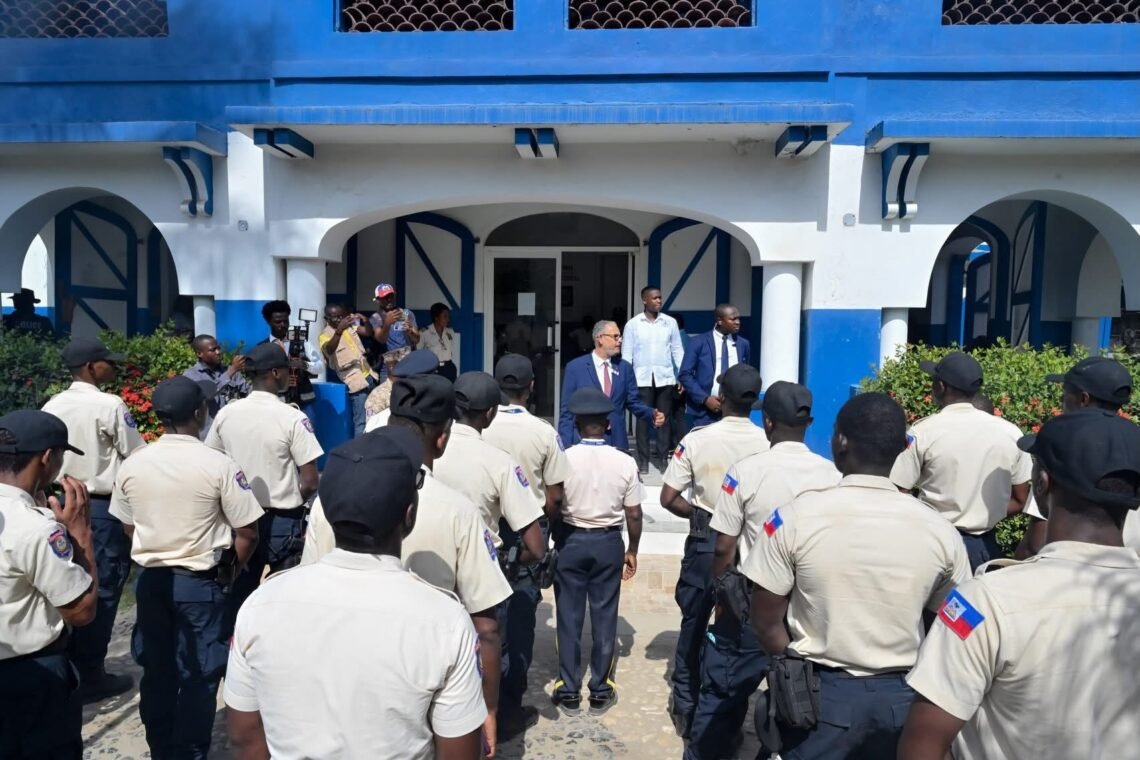Au Cap-Haïtien, le Premier ministre réaffirme le soutien du gouvernement à la Police nationale