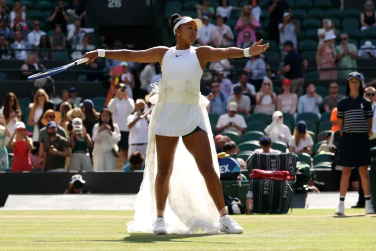 Naomi Osaka se lance dans le luxe : la championne dévoile sa marque de maroquinerie aux Hamptons
