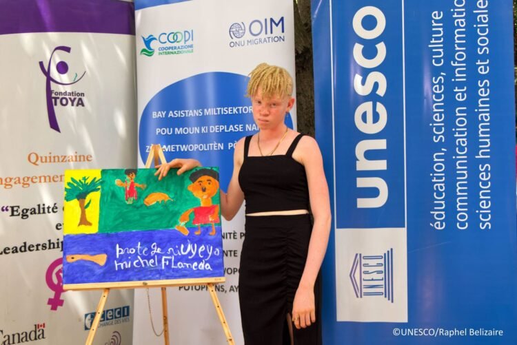 Port-au-Prince : des jeunes déplacés racontent leur réalité à travers la peinture